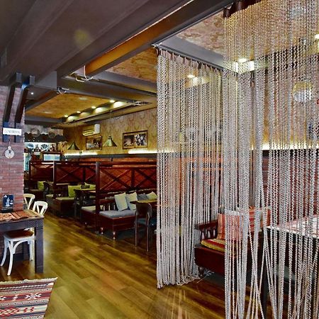 Antika Hotel Батуми Екстериор снимка