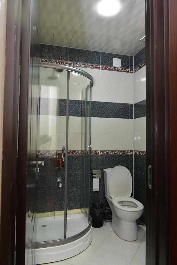 Antika Hotel Батуми Екстериор снимка