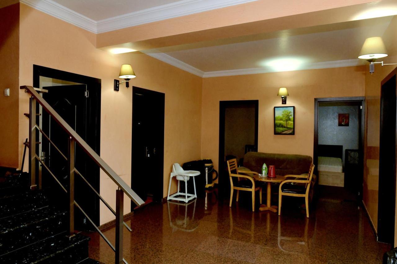 Antika Hotel Батуми Екстериор снимка
