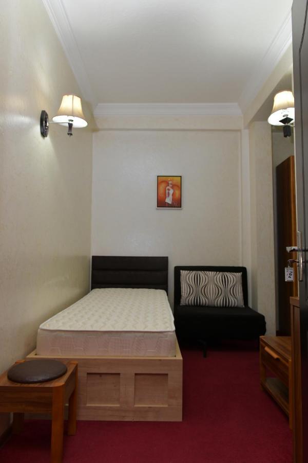 Antika Hotel Батуми Екстериор снимка