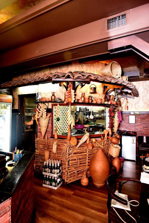 Antika Hotel Батуми Екстериор снимка