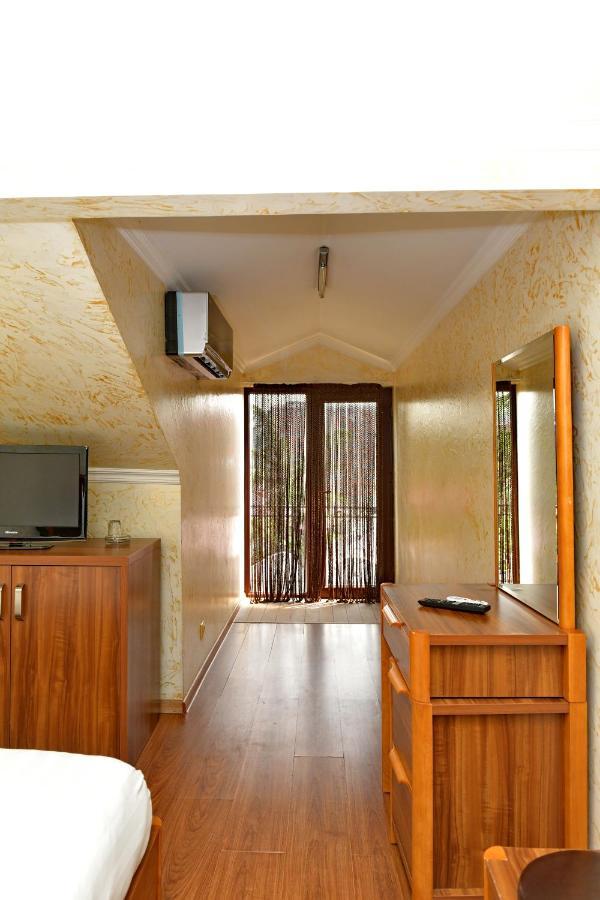 Antika Hotel Батуми Екстериор снимка