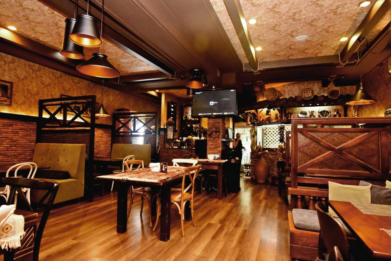 Antika Hotel Батуми Екстериор снимка