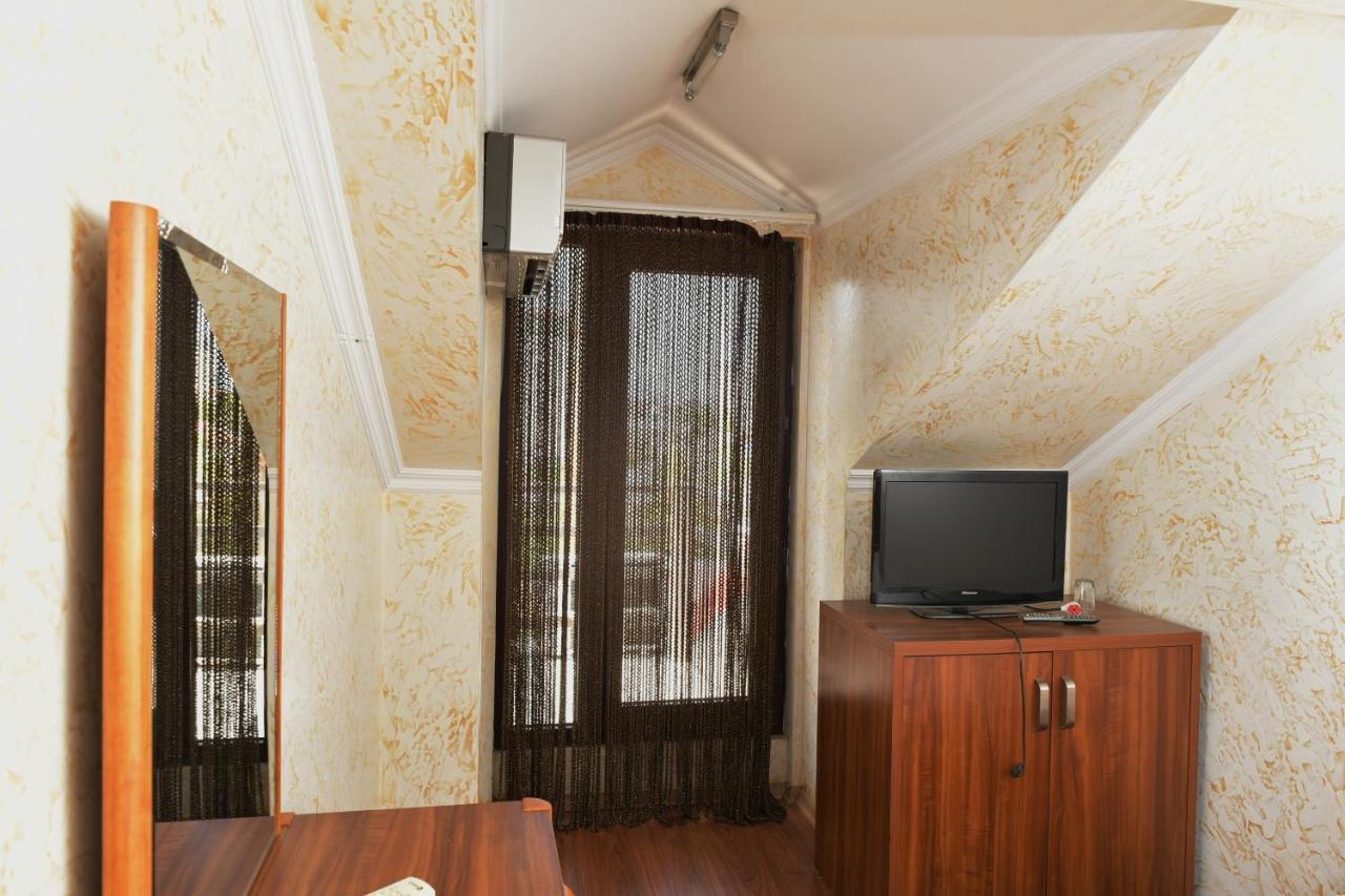 Antika Hotel Батуми Екстериор снимка
