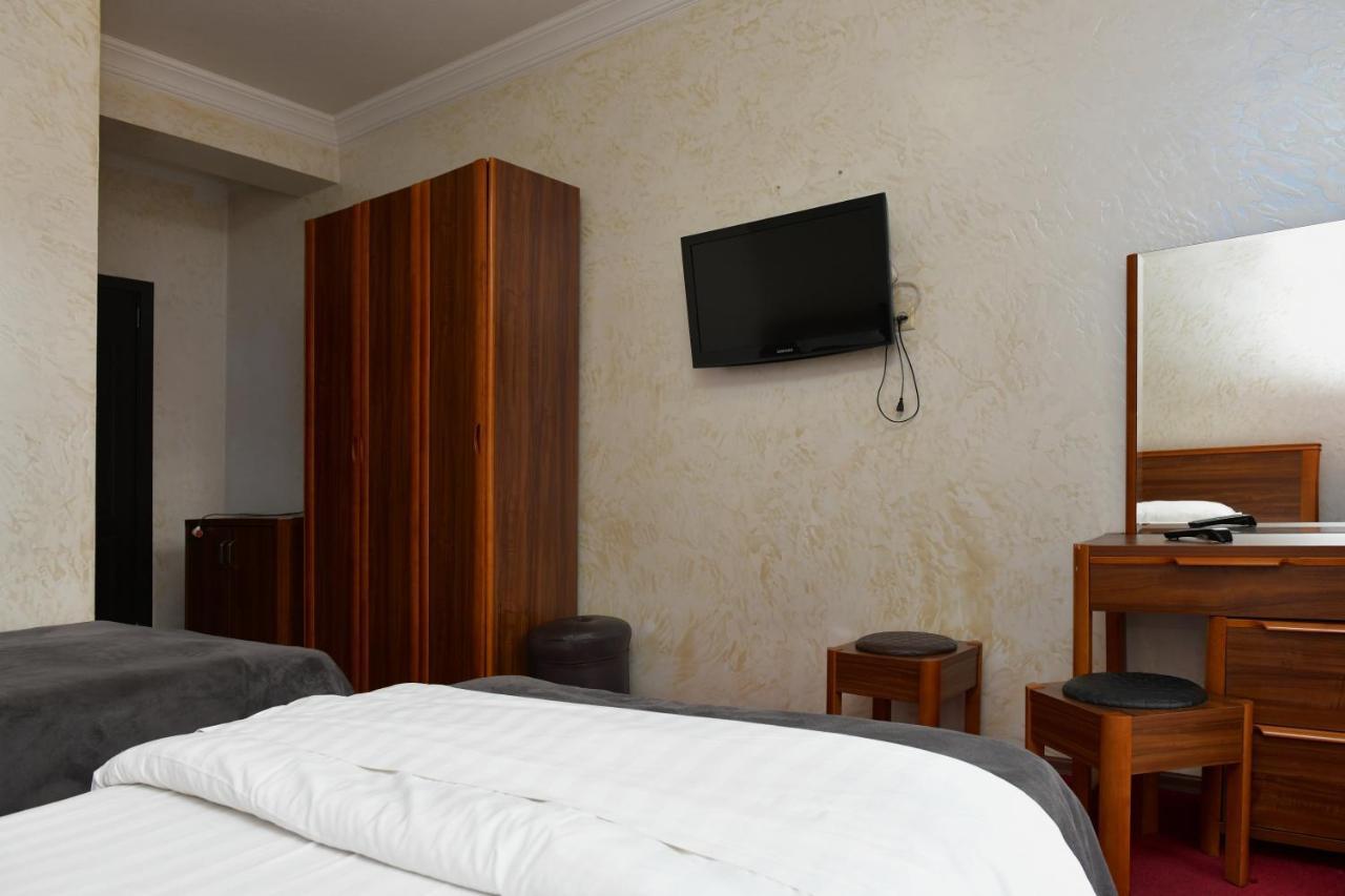 Antika Hotel Батуми Екстериор снимка