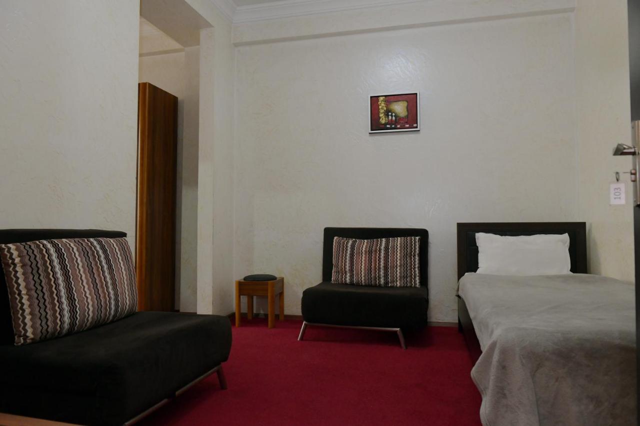 Antika Hotel Батуми Екстериор снимка